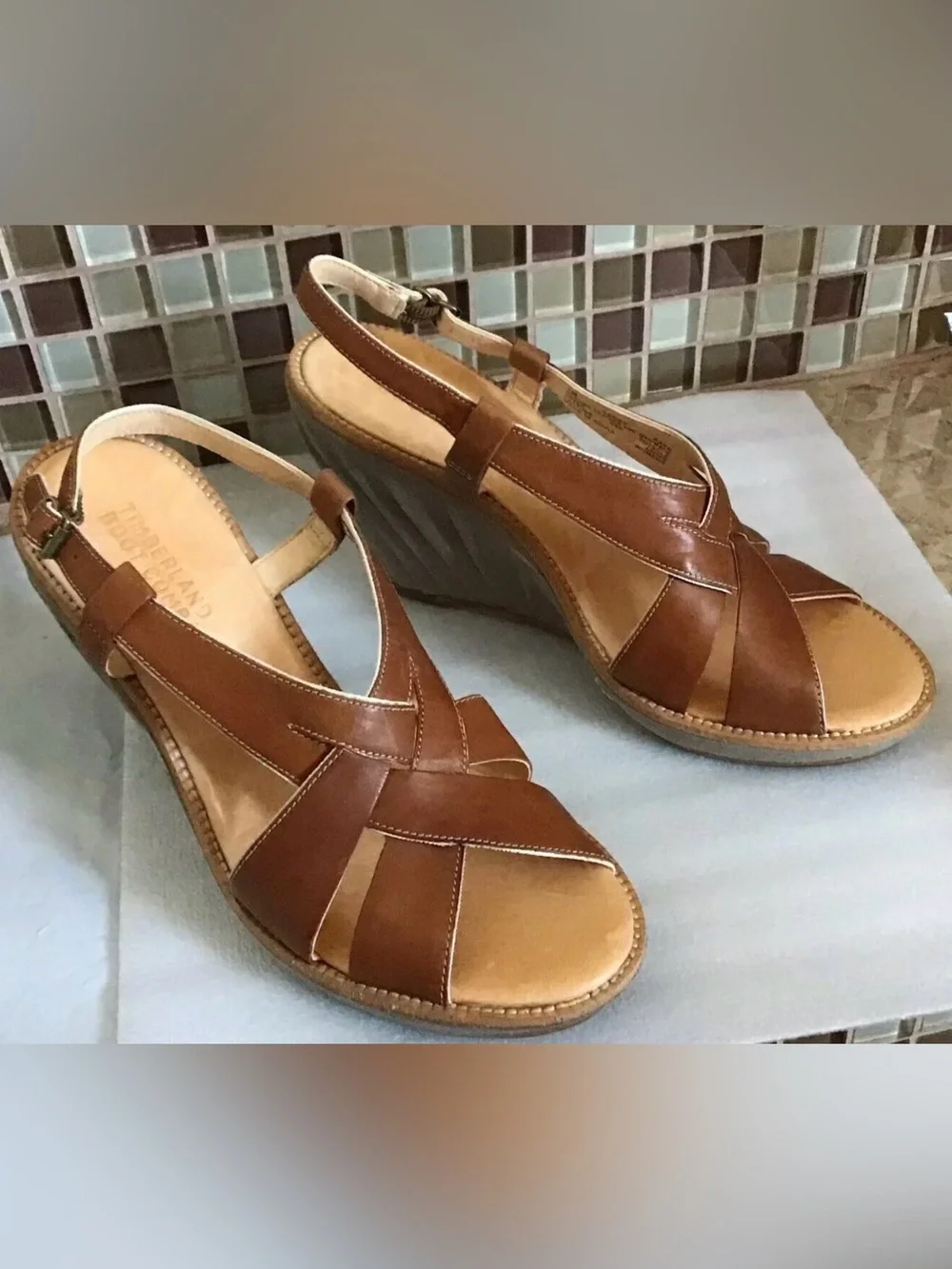 Timberland Boot Company Women's Wedge Sandal Brown/Tan Canvas Size 7M New no box